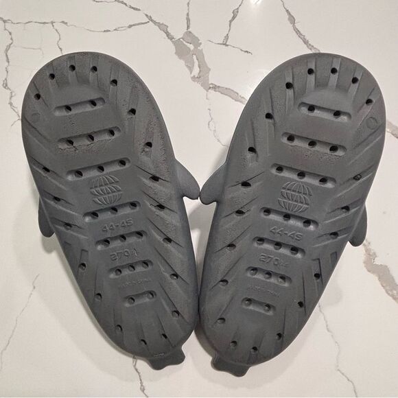 Men’s Women's Unisex Non Slip Grey Shark Slip On Slides - Picture 12 of 15